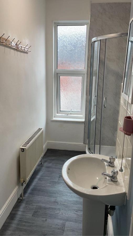 ノッティンガムTransformative Housing Laurie Avenueアパートメント エクステリア 写真